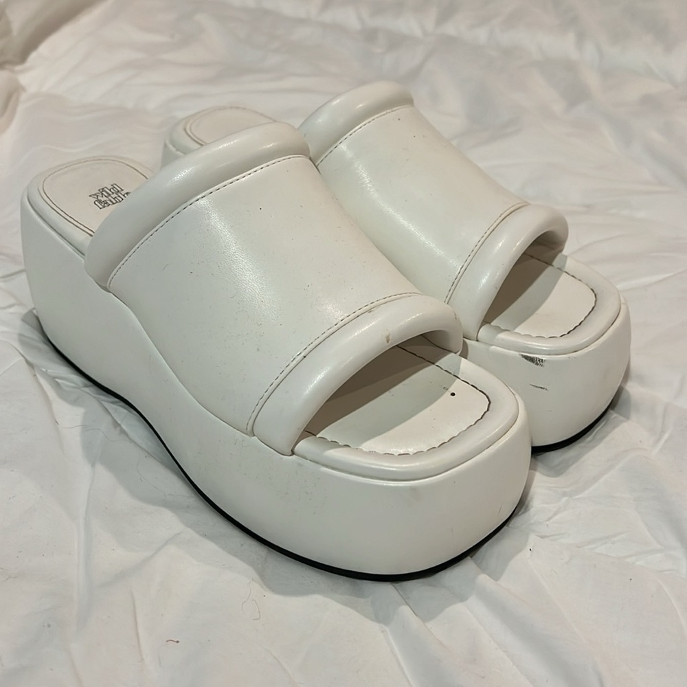 Platform slides - Picture 2 of 3